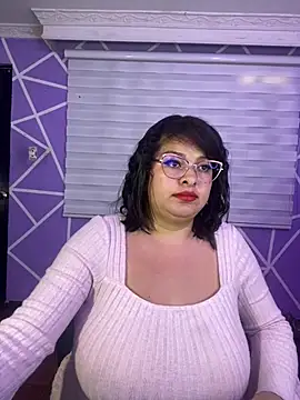 MiiaaJoness webcam