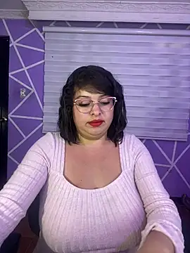 MiiaaJoness webcam
