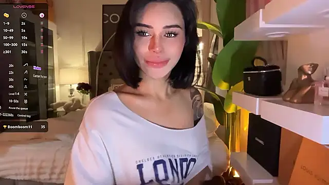 ParisianDoll webcam