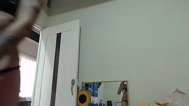 AlinaWoolf_ webcam