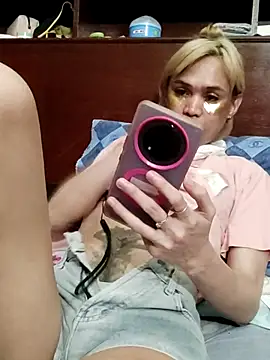 QueenSoreal Live Web Cam Show