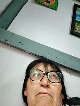 clarita_01 live cam on StripChat