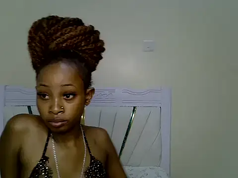 PetiteNoirrr Live Web Cam Show