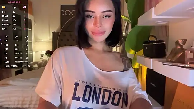 ParisianDoll webcam