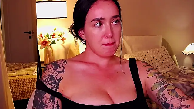 KimKhallifa webcam