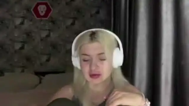 SpotlessParaffin Live Web Cam Show
