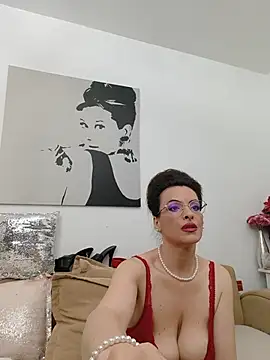 RebeccaNoble live cam on StripChat