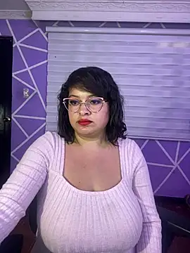 MiiaaJoness webcam