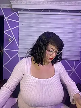MiiaaJoness webcam
