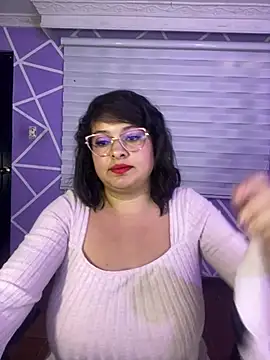 MiiaaJoness webcam