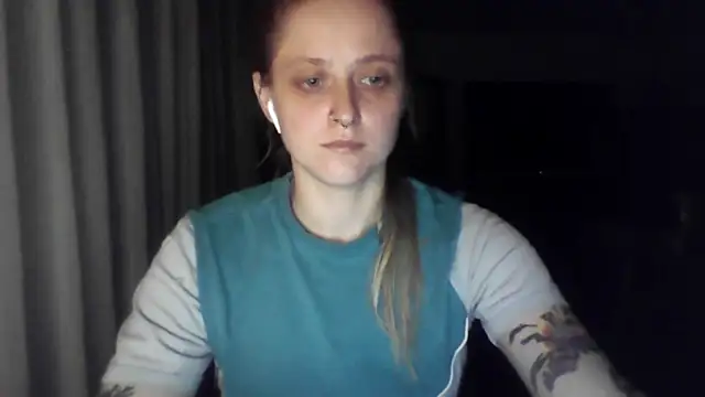 LeaWetGirl webcam