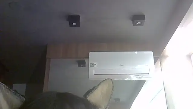 SkinnyKitten live sex cam
