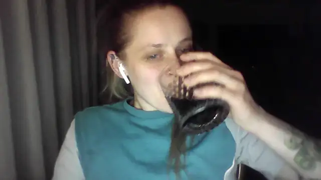 LeaWetGirl webcam