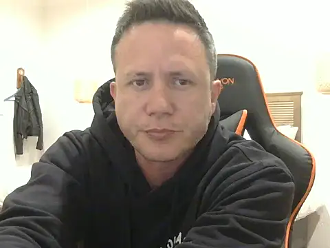 TroyDieselXXX live cam on StripChat