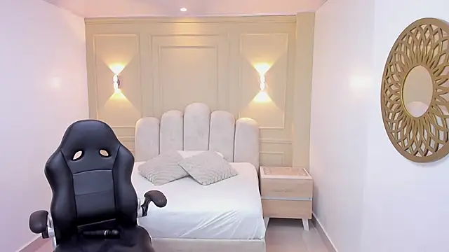 LESLYSIMPSON webcam