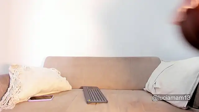 LucianaM_13 webcam