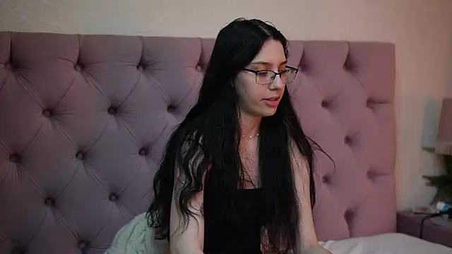 RavenRoyal webcam