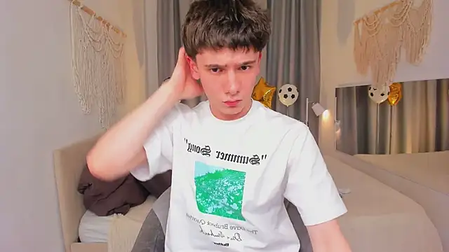 Ethan_Crowe webcam