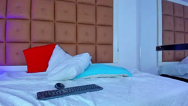 SweettCanela webcam