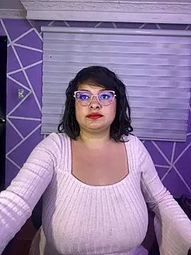MiiaaJoness webcam