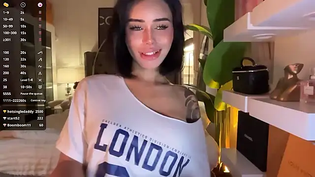 ParisianDoll webcam