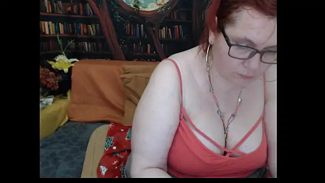 PlayfullMature webcam