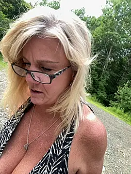Lenaxox live cam on StripChat