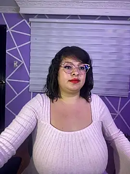 MiiaaJoness live cam on StripChat