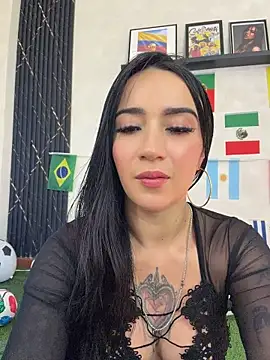 EmmyEvans1 live cam on StripChat