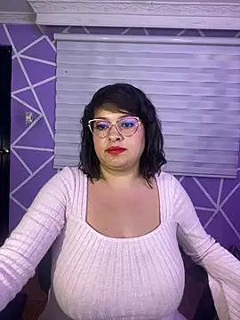 MiiaaJoness webcam