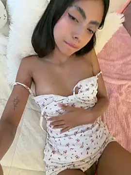 ZaraLuuv Live Web Cam Show