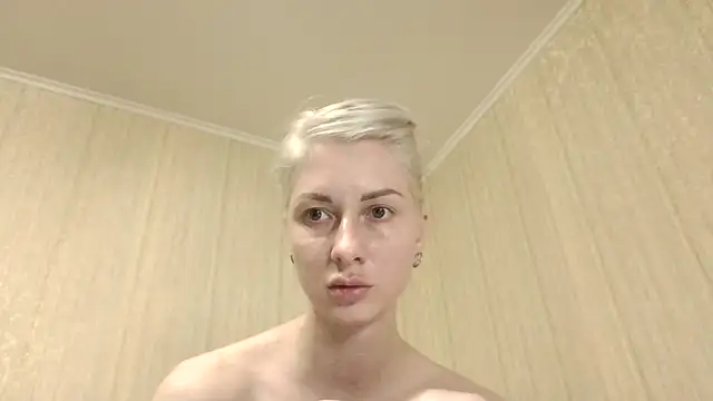 BlondieOnline_ webcam