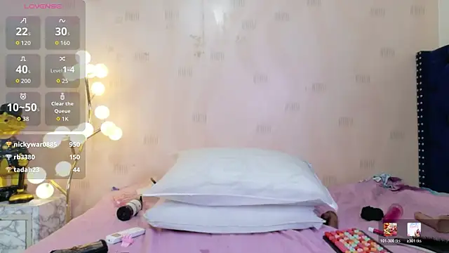 curvybuffgirllll webcam