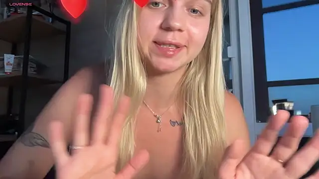 AlexaDeviliciouss webcam