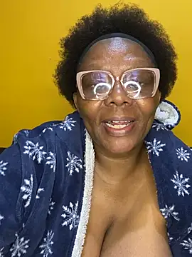 BoobsQueeen webcam