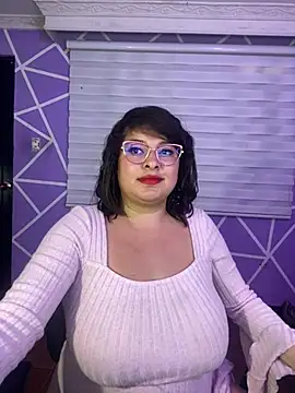 MiiaaJoness webcam