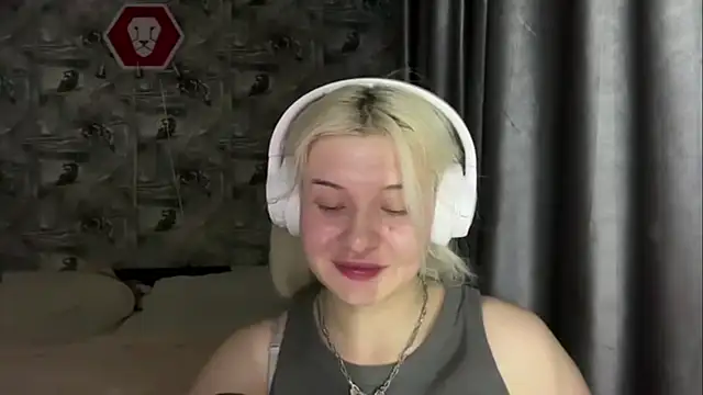 SpotlessParaffin webcam