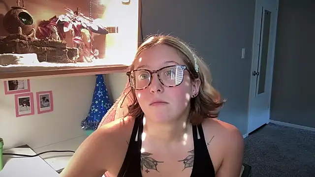 MUSCLEMOMMY1365 webcam