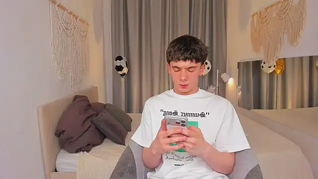 Ethan_Crowe webcam