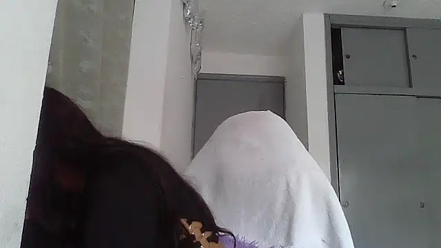 Charis_21 webcam
