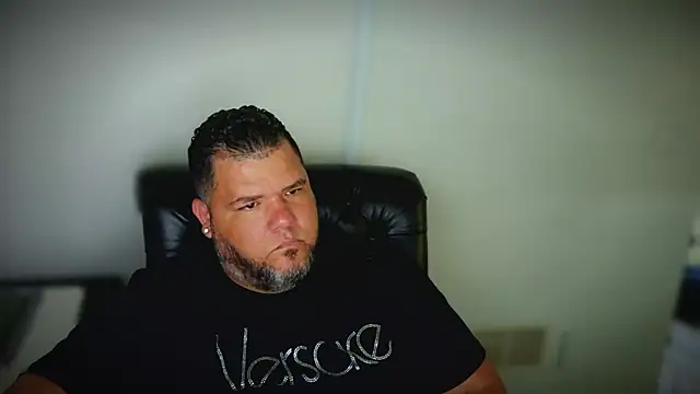 HotDominicanCum webcam