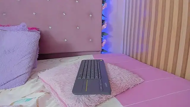 lovely__kiss__ webcam