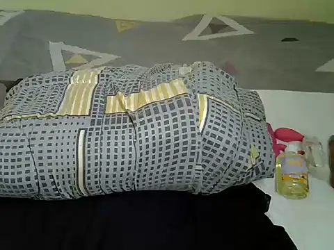 Pearl_petite webcam