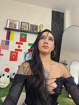 EmmyEvans1 live cam on StripChat
