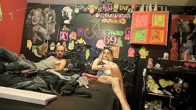 daddyandsplashqueen (Ask my age) - Flash titties