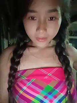 HeresThuy22 webcam