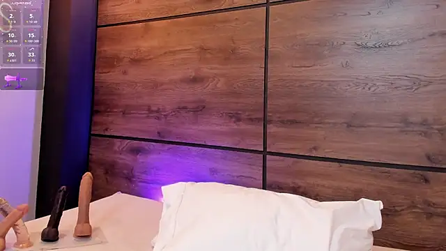 Leamonroe__ webcam