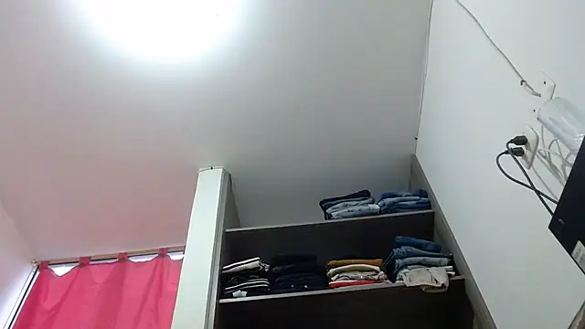 nicolle_milf1978 webcam