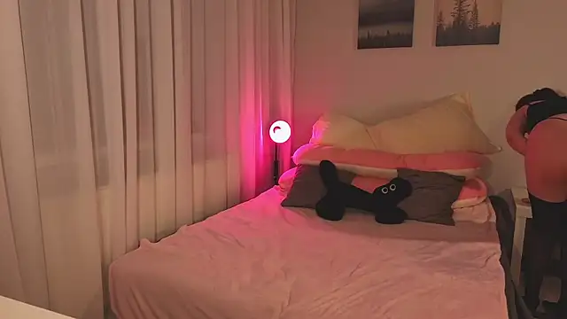 Mia_Luw webcam