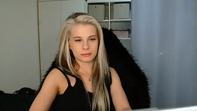 KristineGlow webcam